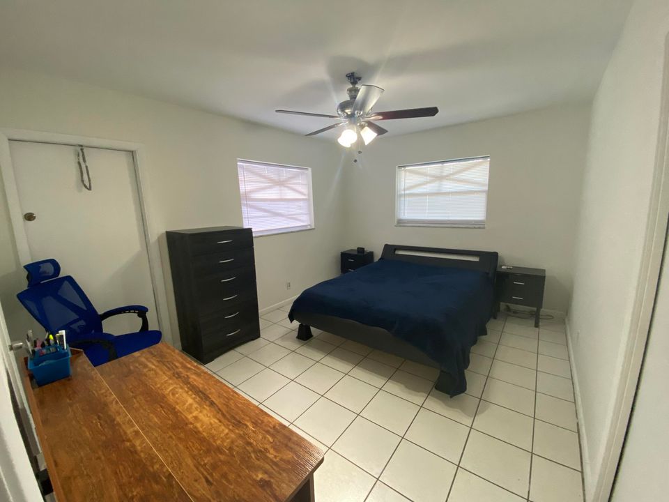 For Rent: $1,950 (1 beds, 1 baths, 806 Square Feet)