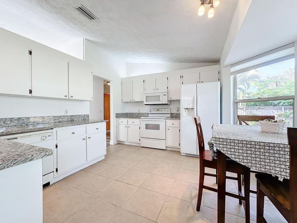 For Sale: $344,777 (3 beds, 2 baths, 1284 Square Feet)