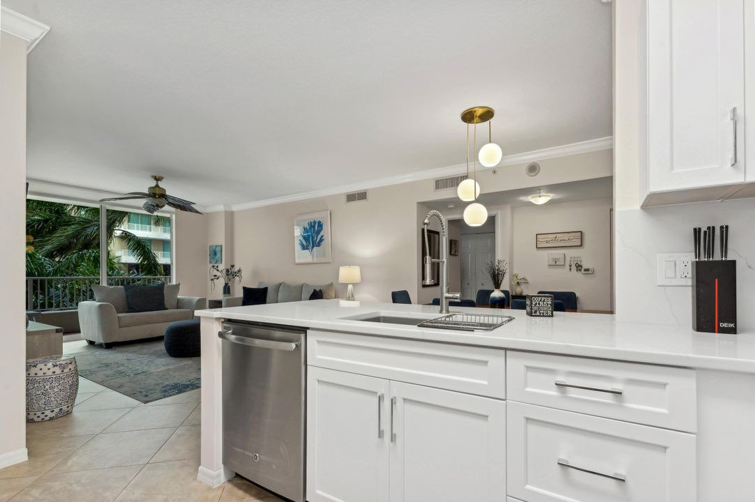 For Sale: $485,000 (2 beds, 2 baths, 1129 Square Feet)