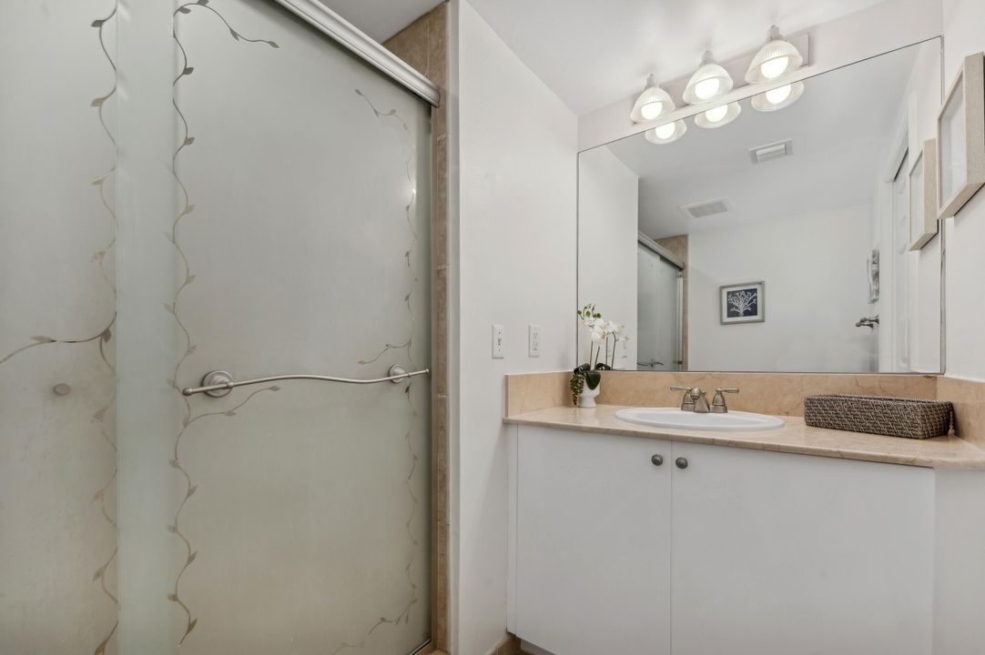 For Sale: $485,000 (2 beds, 2 baths, 1129 Square Feet)