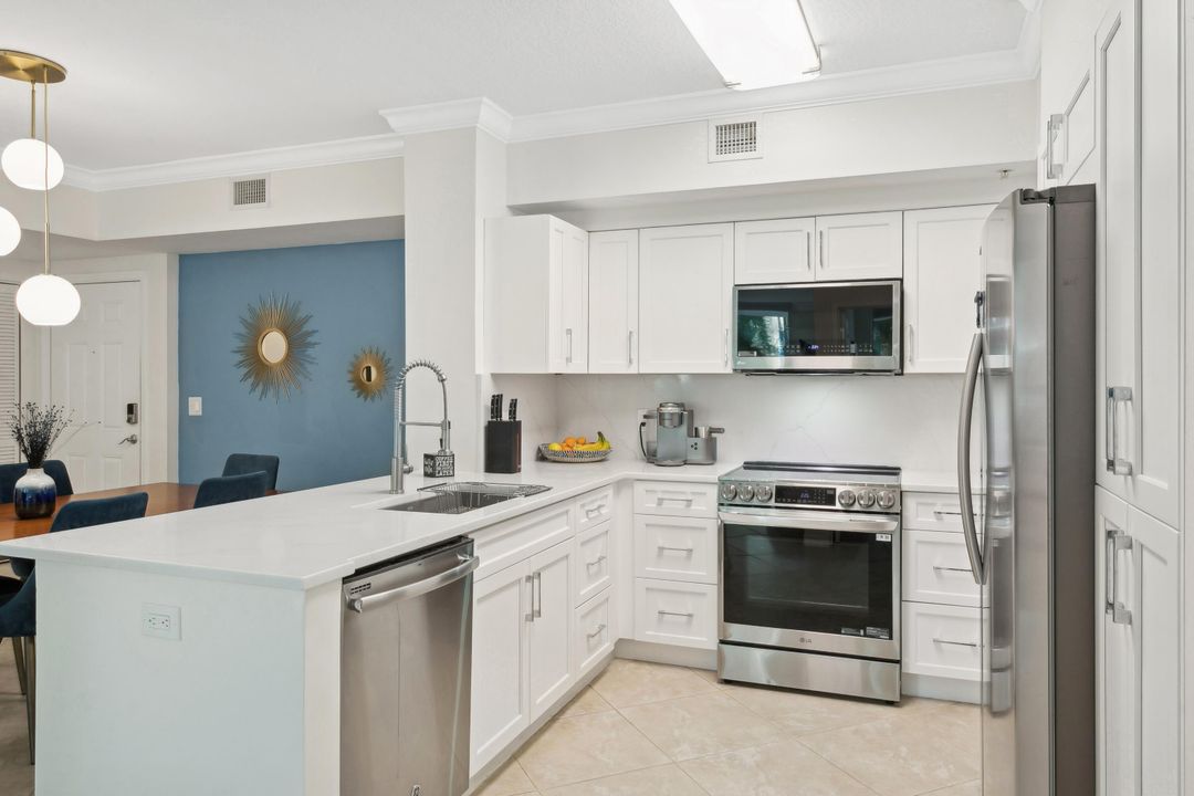 For Sale: $485,000 (2 beds, 2 baths, 1129 Square Feet)