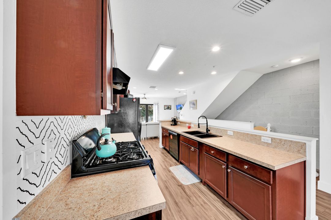 For Sale: $399,900 (3 beds, 2 baths, 1632 Square Feet)