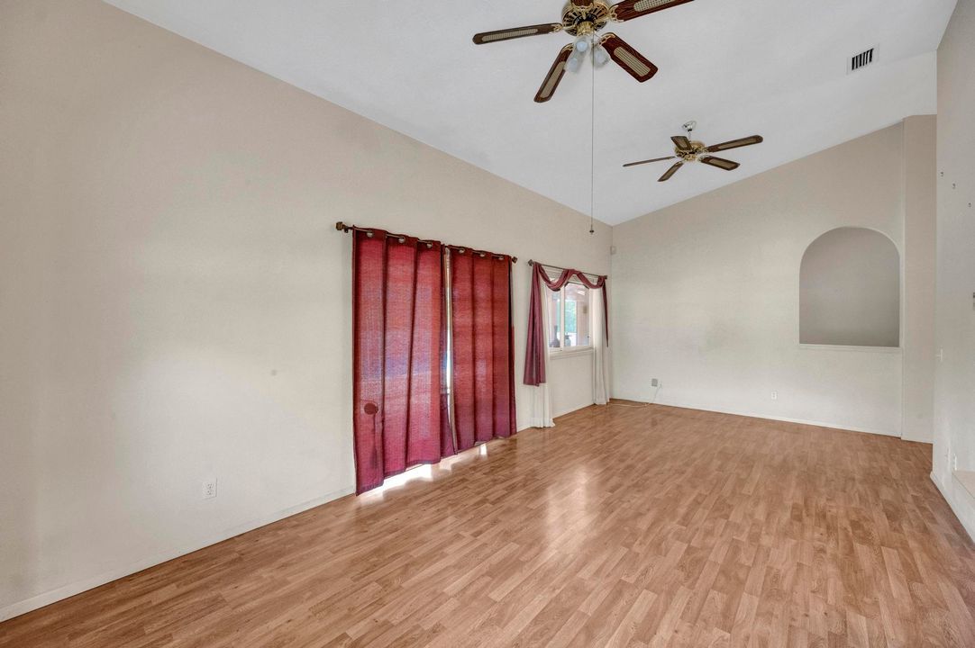 For Rent: $2,950 (4 beds, 2 baths, 2161 Square Feet)