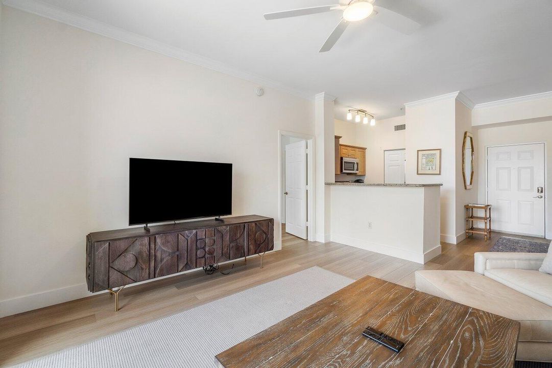 For Sale: $450,000 (2 beds, 2 baths, 1174 Square Feet)