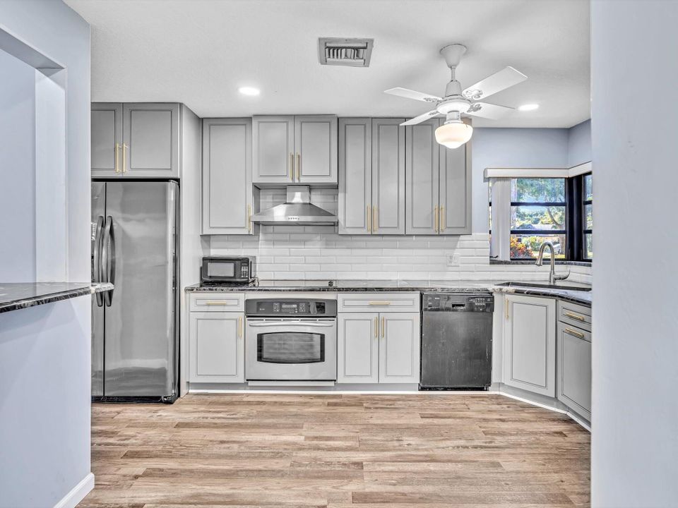 For Sale: $394,888 (2 beds, 2 baths, 1755 Square Feet)