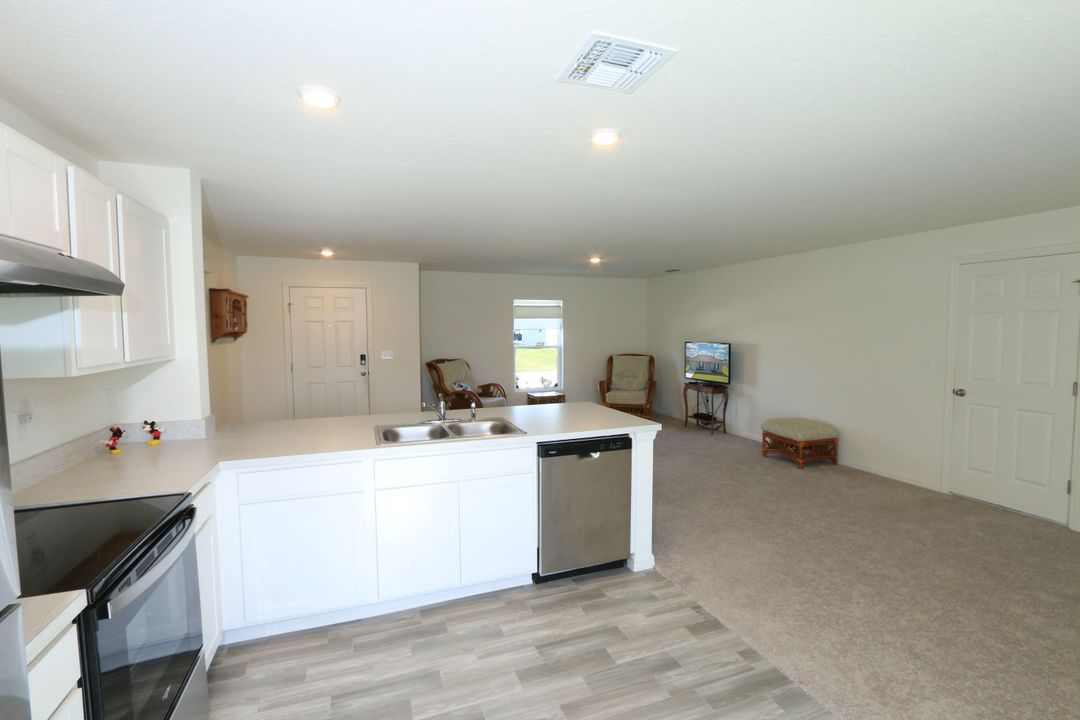 For Sale: $349,900 (2 beds, 2 baths, 1230 Square Feet)