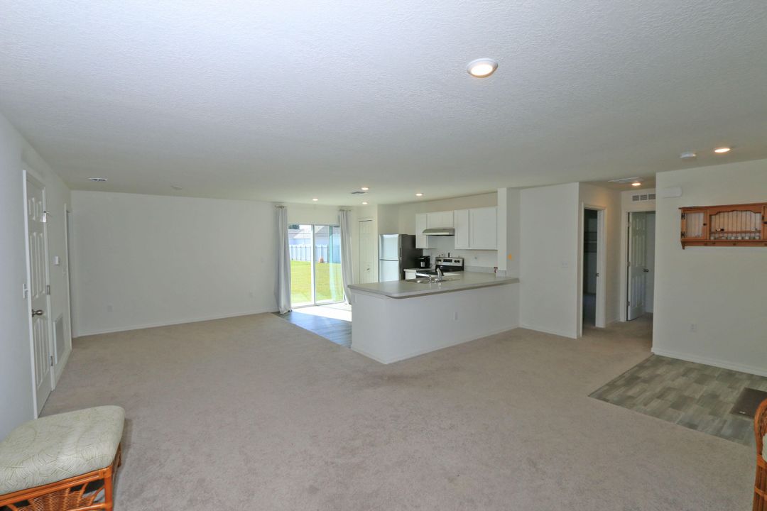 For Sale: $349,900 (2 beds, 2 baths, 1230 Square Feet)