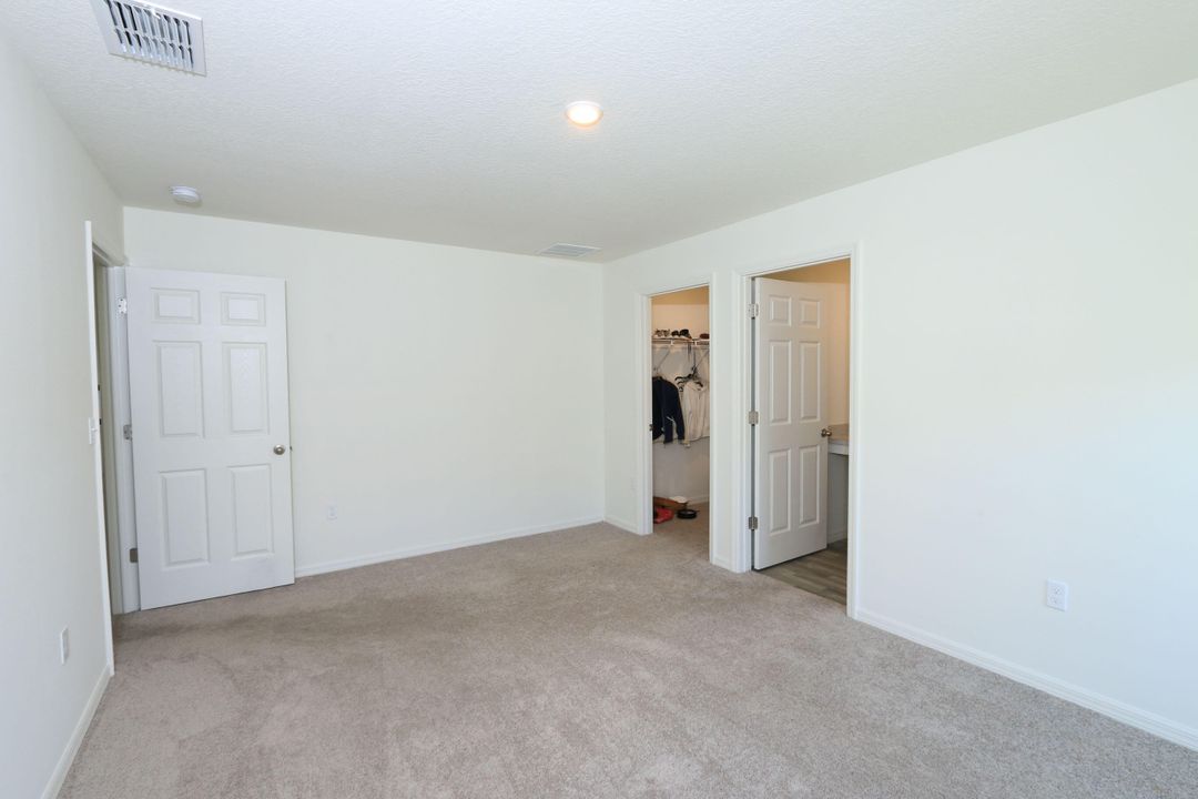 For Sale: $349,900 (2 beds, 2 baths, 1230 Square Feet)