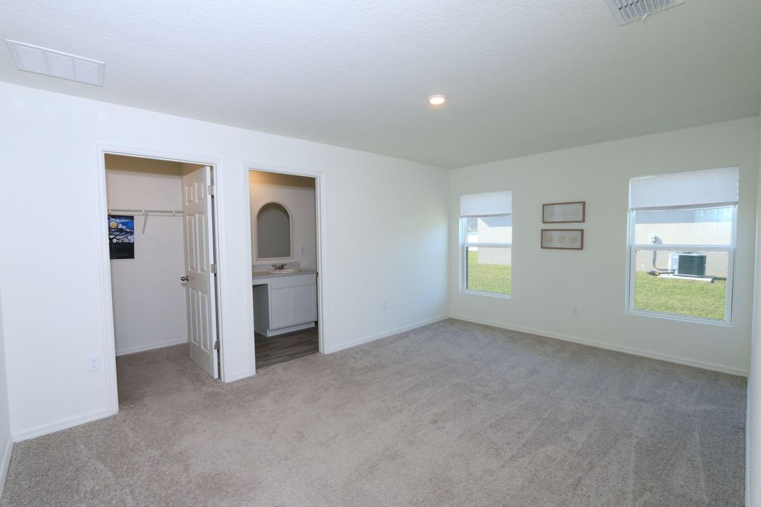 For Sale: $349,900 (2 beds, 2 baths, 1230 Square Feet)