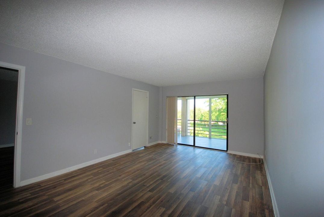 For Sale: $258,000 (2 beds, 2 baths, 1130 Square Feet)