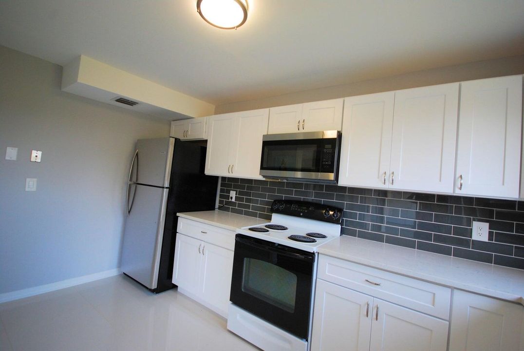 For Sale: $258,000 (2 beds, 2 baths, 1130 Square Feet)