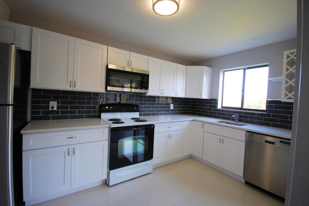 For Sale: $258,000 (2 beds, 2 baths, 1130 Square Feet)