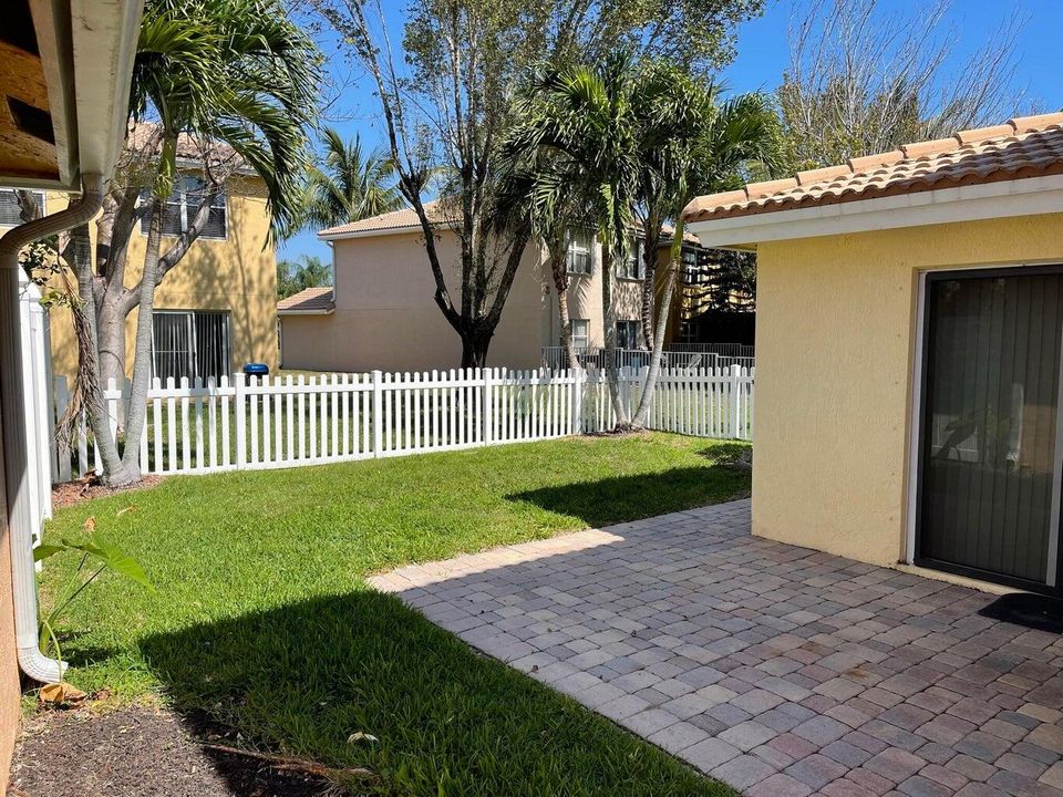 En Venta: $474,900 (3 camas, 2 baños, 1671 Pies cuadrados)