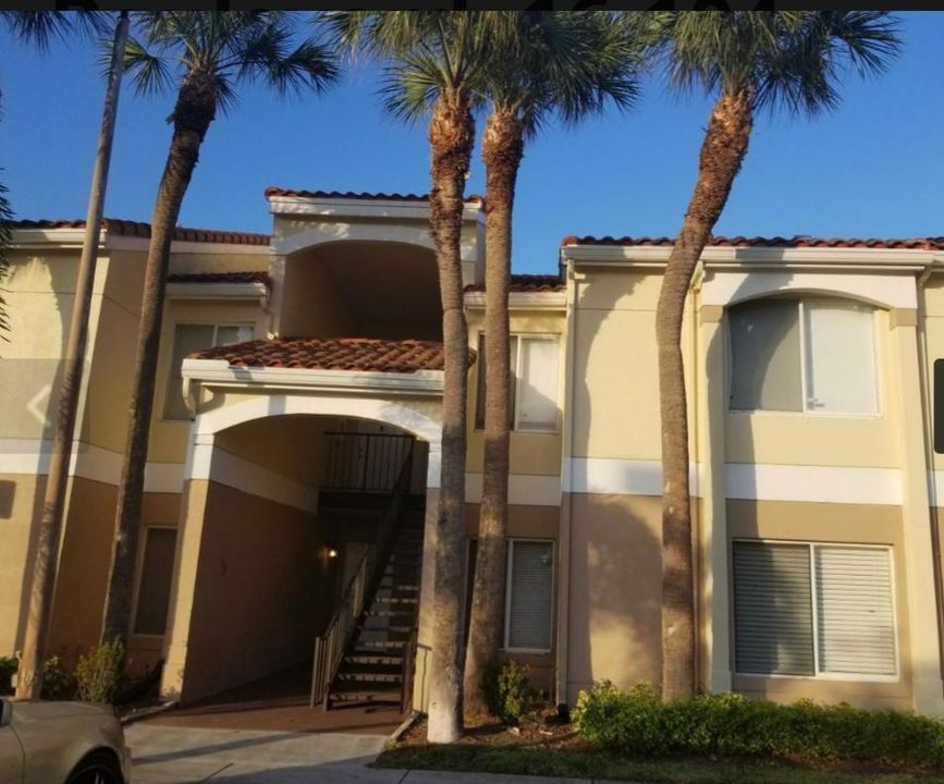 For Sale: $229,500 (2 beds, 2 baths, 884 Square Feet)