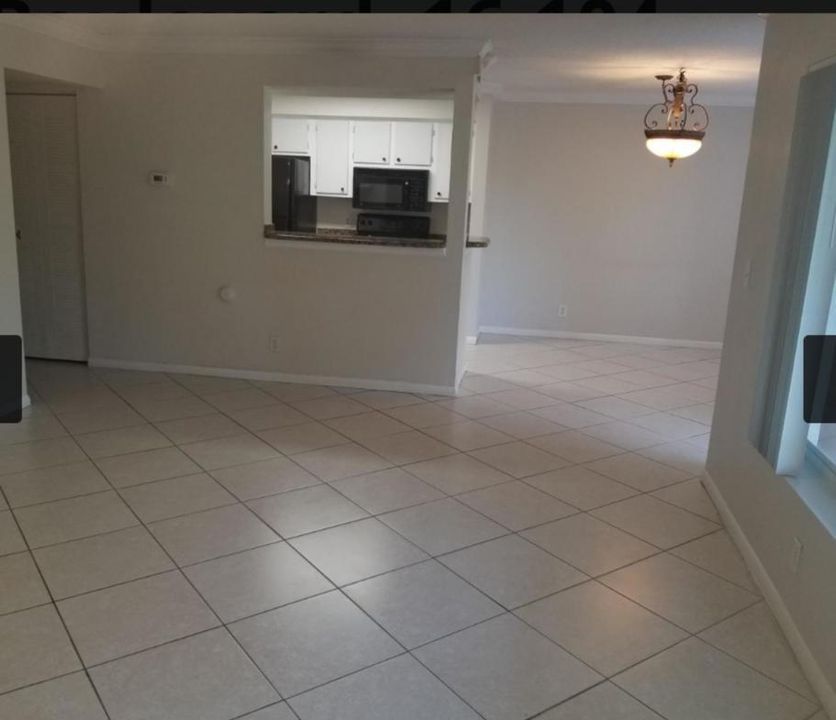 For Sale: $229,500 (2 beds, 2 baths, 884 Square Feet)