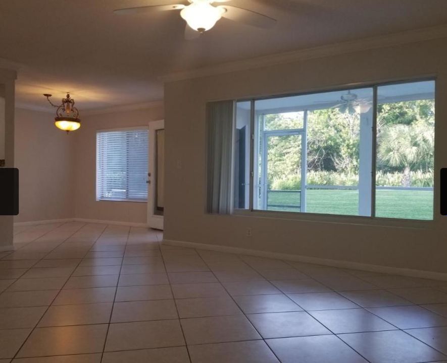 For Sale: $229,500 (2 beds, 2 baths, 884 Square Feet)