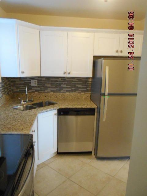 For Sale: $115,000 (1 beds, 1 baths, 699 Square Feet)