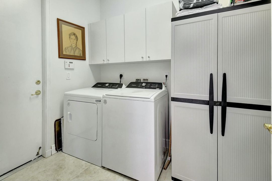 For Sale: $669,000 (2 beds, 2 baths, 2274 Square Feet)