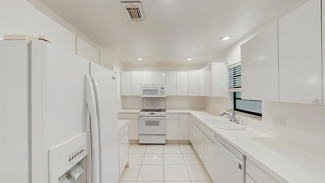 For Sale: $459,000 (2 beds, 2 baths, 1520 Square Feet)