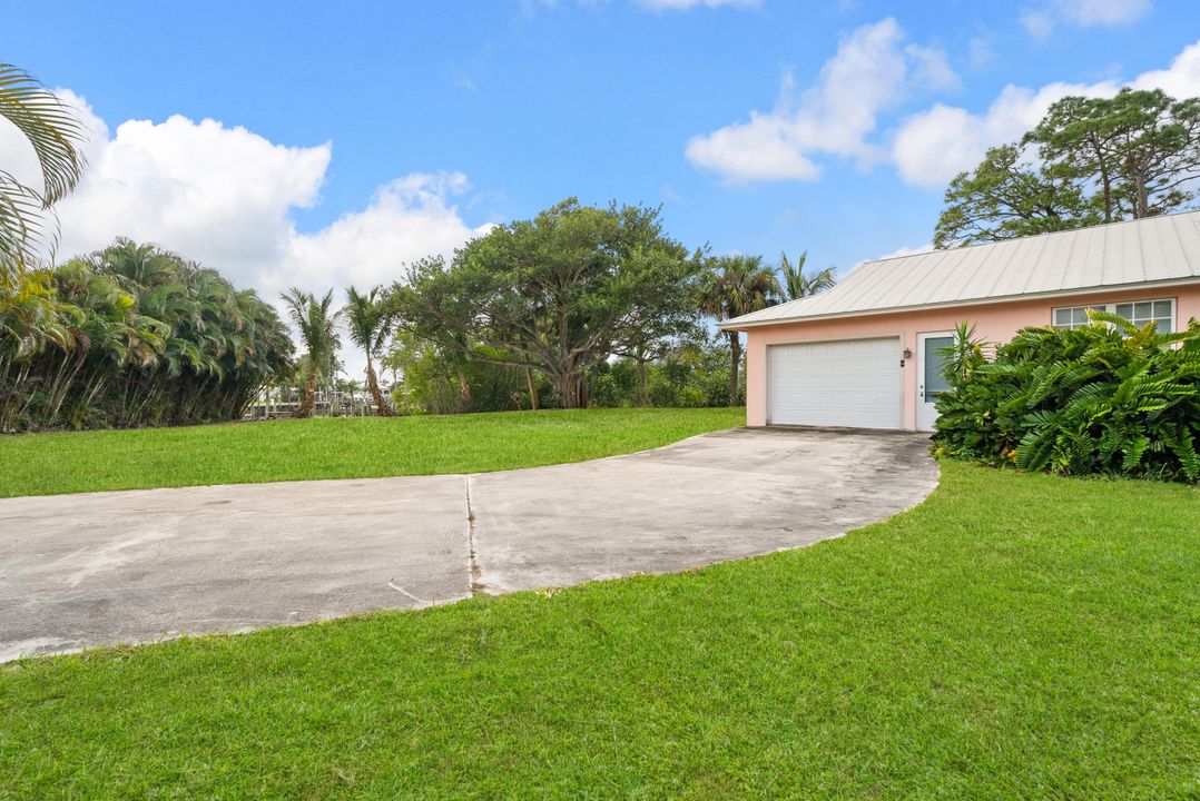 For Sale: $1,077,000 (2 beds, 1 baths, 1245 Square Feet)