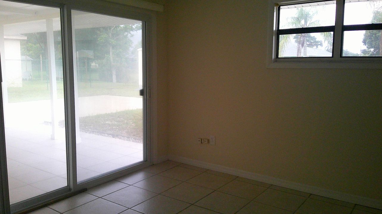 For Rent: $2,000 (2 beds, 2 baths, 894 Square Feet)