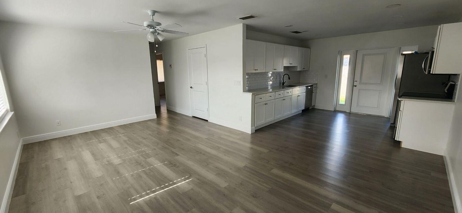 For Rent: $2,195 (2 beds, 1 baths, 1000 Square Feet)