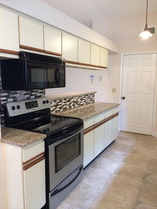 For Rent: $2,695 (3 beds, 2 baths, 1288 Square Feet)