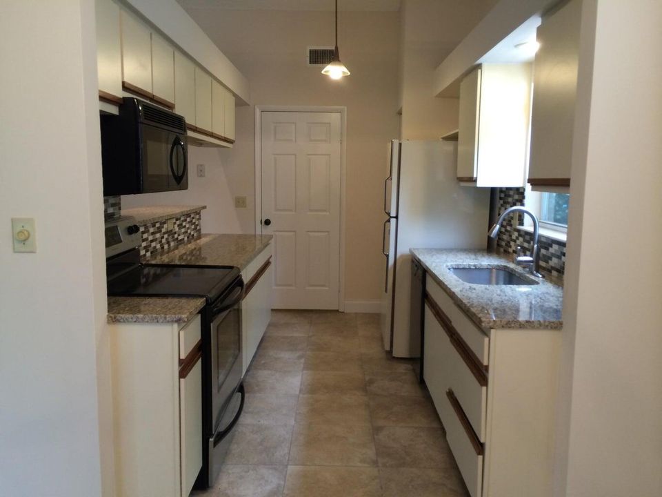 For Rent: $2,695 (3 beds, 2 baths, 1288 Square Feet)