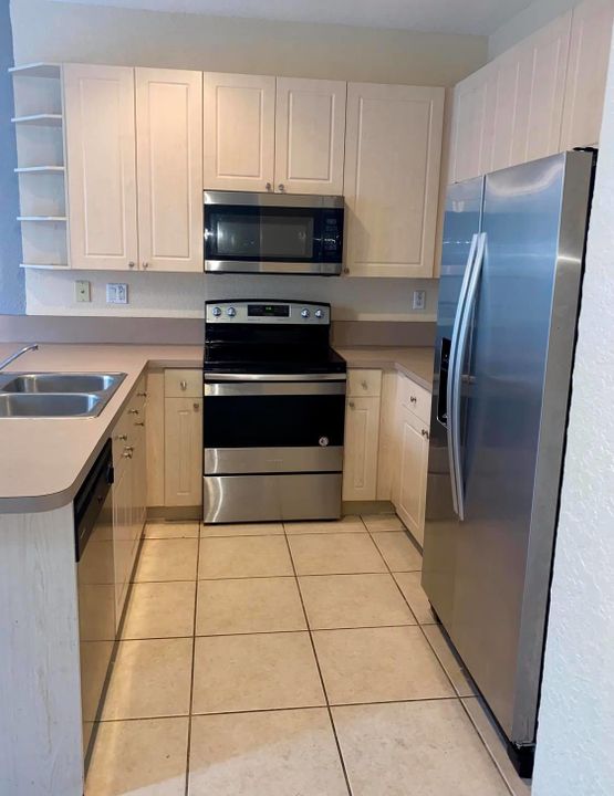 For Rent: $2,900 (3 beds, 2 baths, 1674 Square Feet)