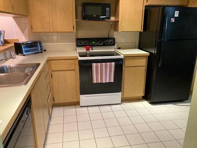 For Rent: $2,200 (2 beds, 2 baths, 1385 Square Feet)