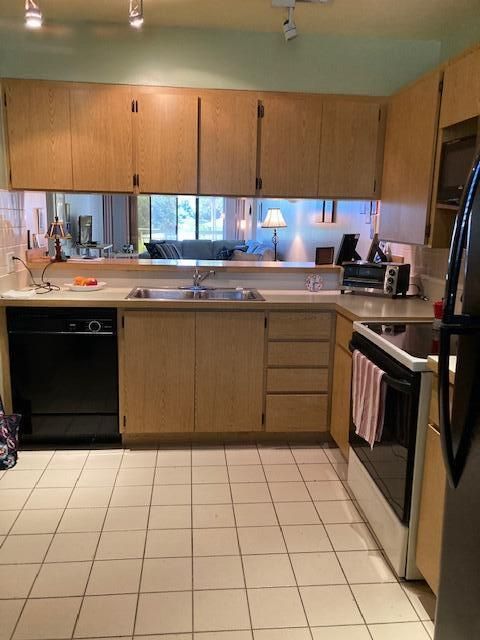 For Rent: $2,200 (2 beds, 2 baths, 1385 Square Feet)