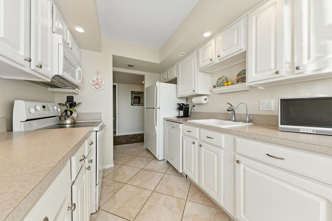 For Sale: $299,000 (2 beds, 2 baths, 1541 Square Feet)