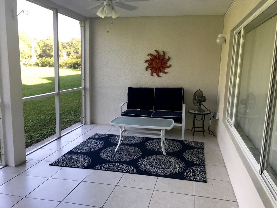 For Rent: $2,000 (2 beds, 2 baths, 884 Square Feet)