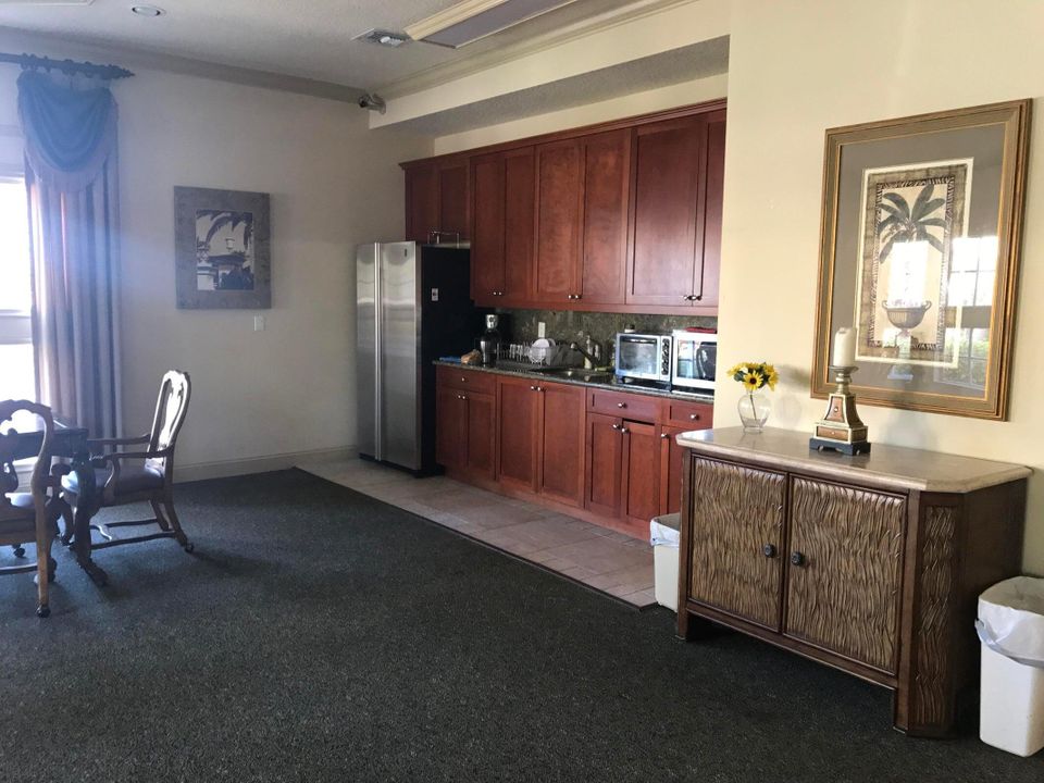 For Rent: $2,000 (2 beds, 2 baths, 884 Square Feet)