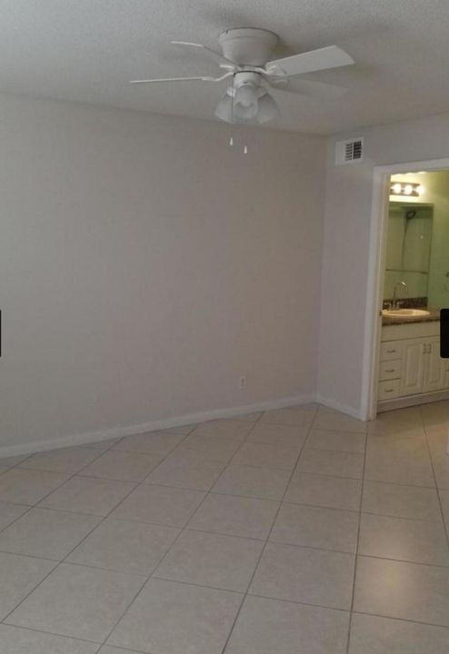 For Rent: $2,000 (2 beds, 2 baths, 884 Square Feet)