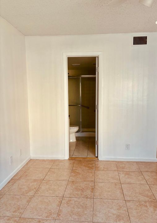 For Rent: $2,000 (2 beds, 2 baths, 1115 Square Feet)