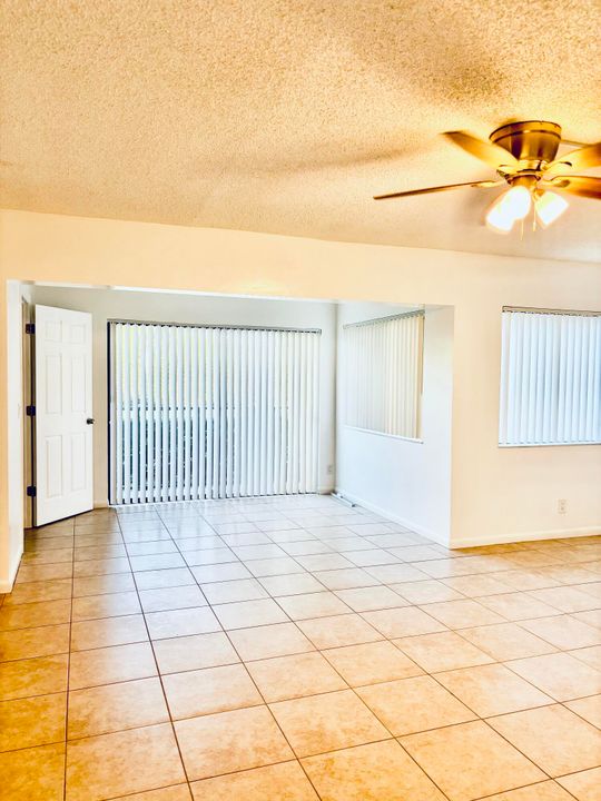 For Rent: $2,000 (2 beds, 2 baths, 1115 Square Feet)