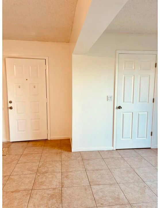 For Rent: $2,000 (2 beds, 2 baths, 1115 Square Feet)