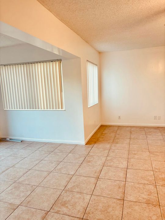 For Rent: $2,000 (2 beds, 2 baths, 1115 Square Feet)