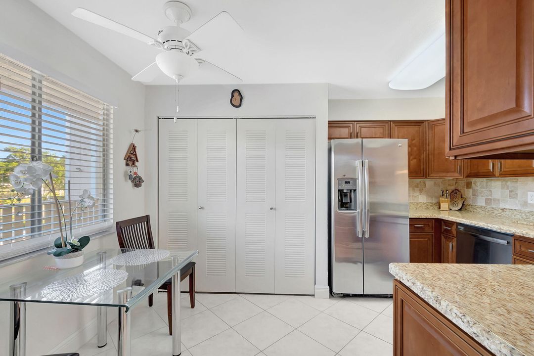 For Sale: $240,000 (2 beds, 2 baths, 1070 Square Feet)