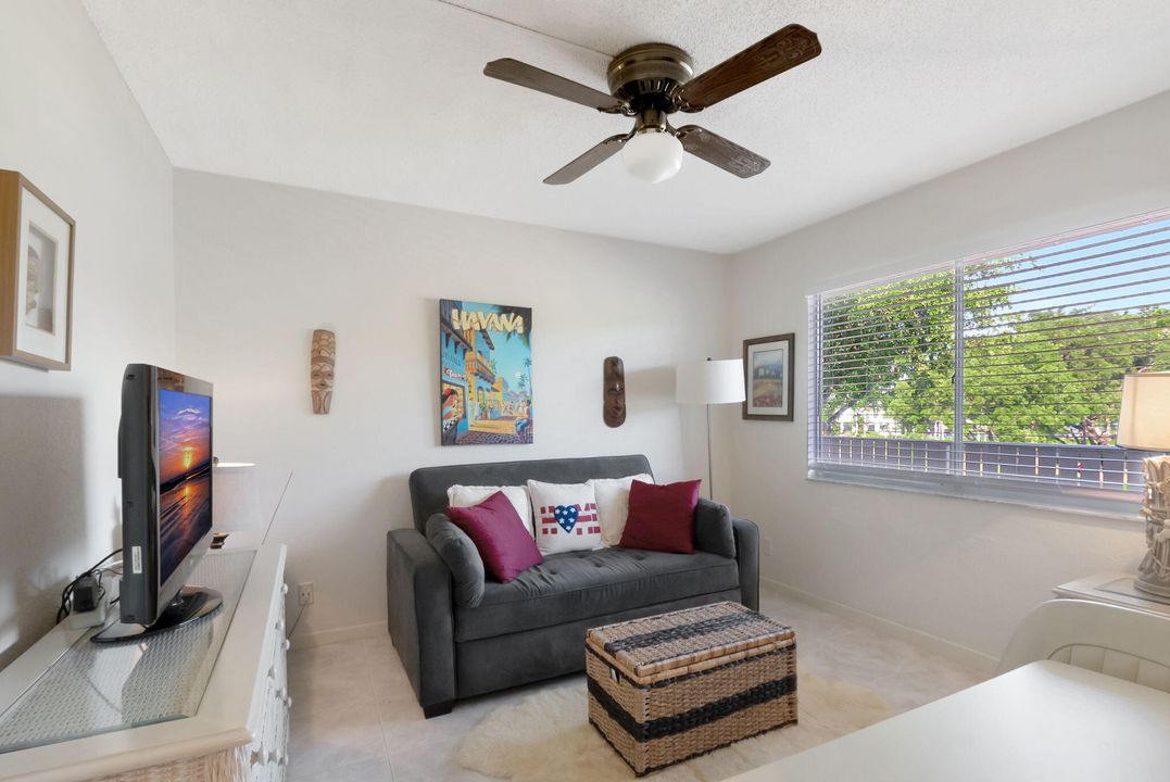 For Sale: $240,000 (2 beds, 2 baths, 1070 Square Feet)