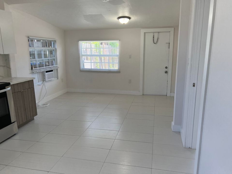 For Rent: $1,750 (1 beds, 1 baths, 590 Square Feet)