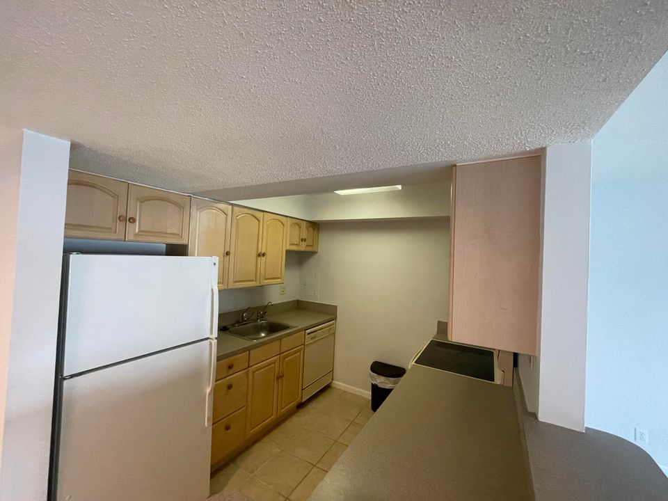 For Rent: $2,600 (2 beds, 2 baths, 1120 Square Feet)