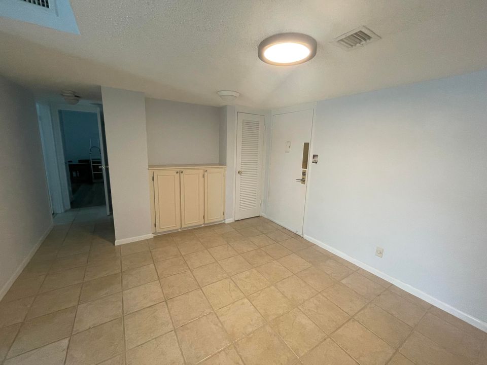 For Rent: $2,600 (2 beds, 2 baths, 1120 Square Feet)