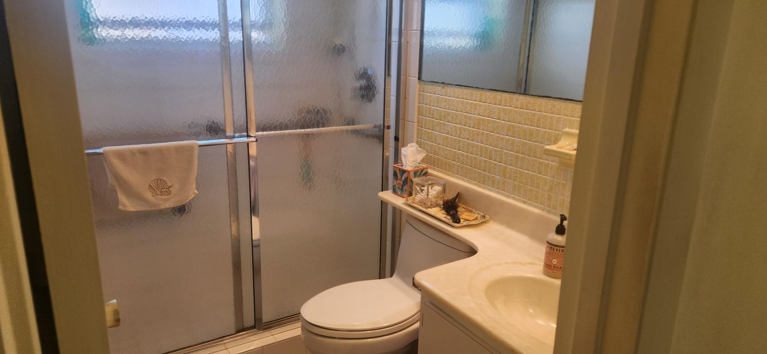 For Sale: $349,000 (2 beds, 1 baths, 1233 Square Feet)