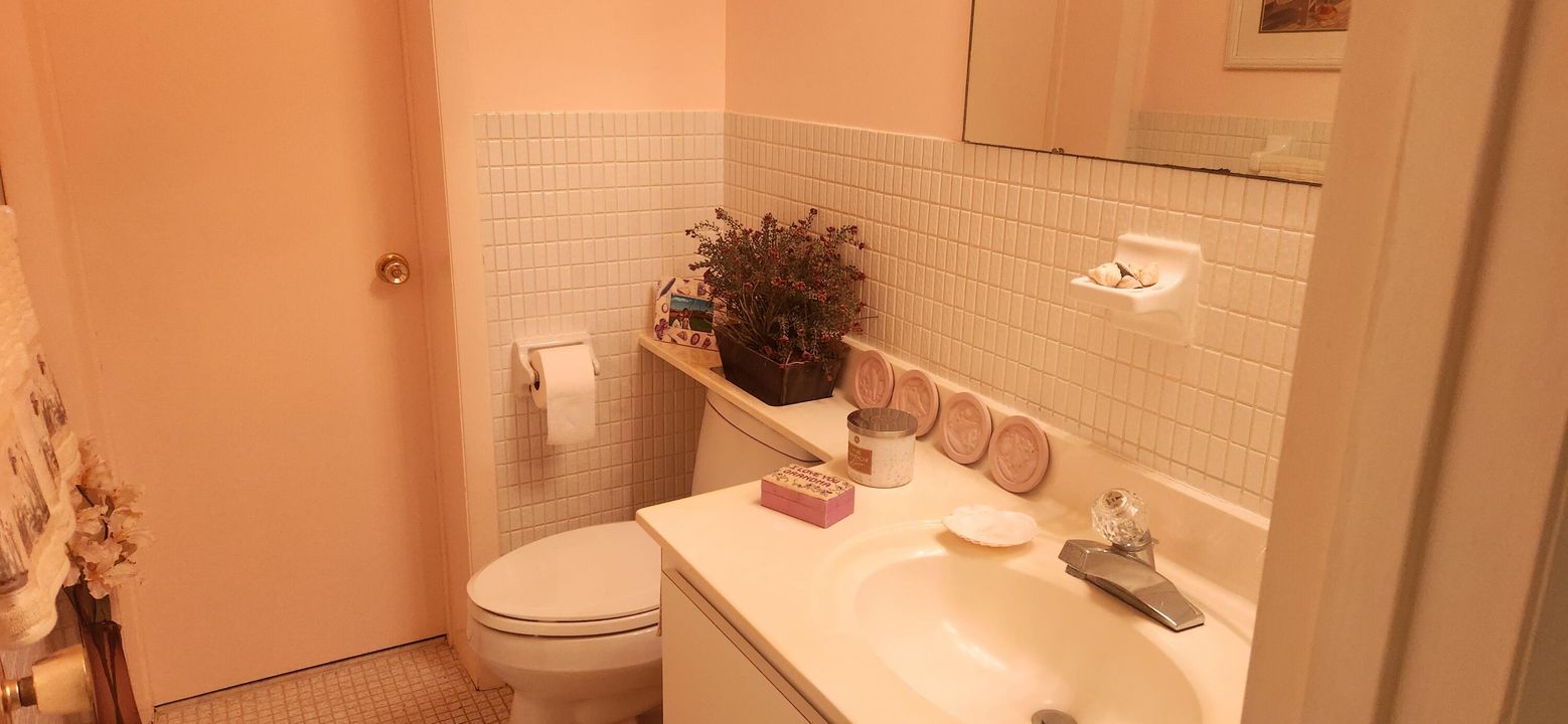 For Sale: $349,000 (2 beds, 1 baths, 1233 Square Feet)