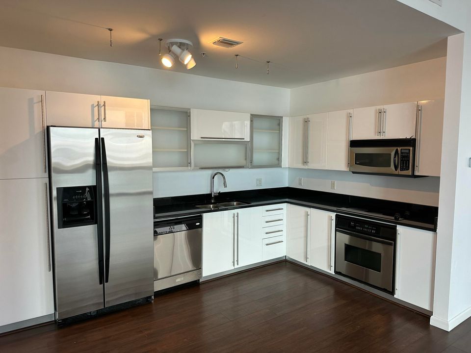 For Rent: $6,500 (2 beds, 3 baths, 2396 Square Feet)