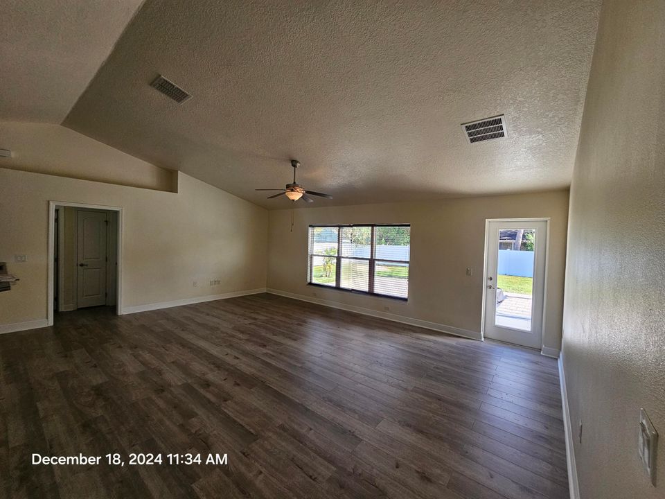 For Rent: $2,800 (3 beds, 2 baths, 1469 Square Feet)