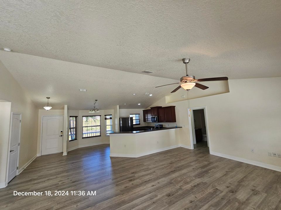 For Rent: $2,800 (3 beds, 2 baths, 1469 Square Feet)