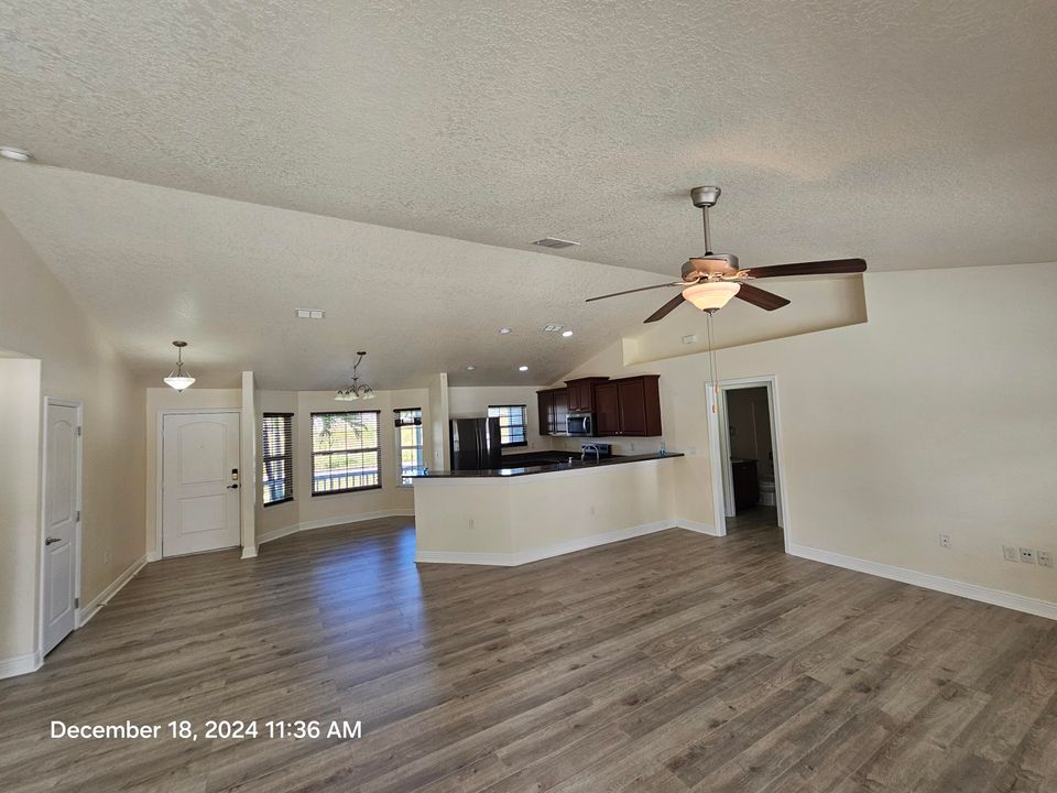 For Rent: $2,800 (3 beds, 2 baths, 1469 Square Feet)